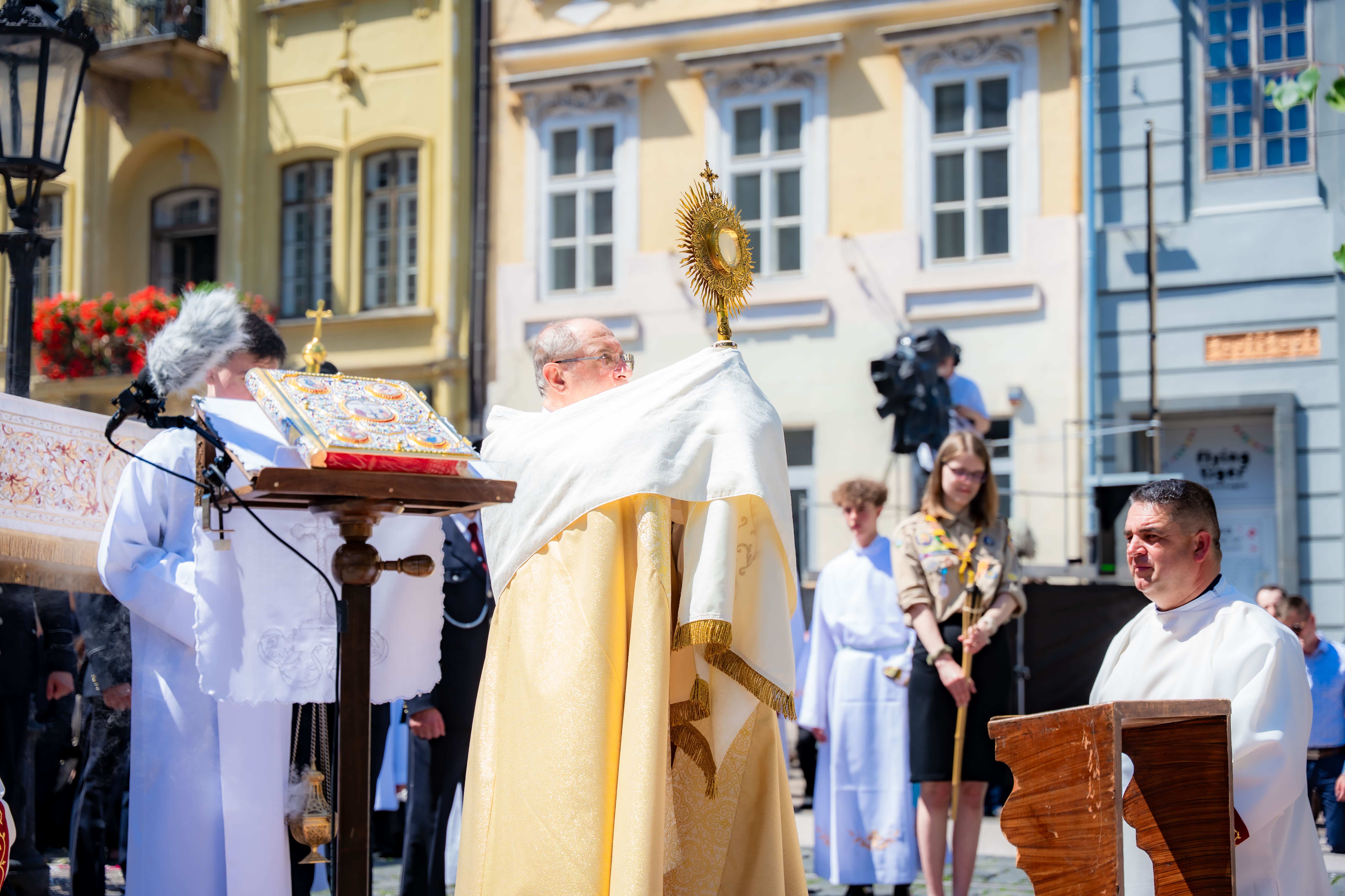 Eucharisticka procesia v Kosiciach-1-90
